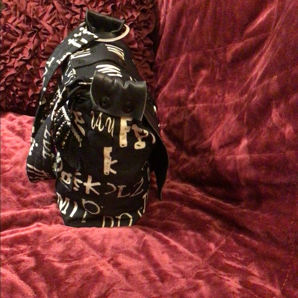 🎁Black and White Satchel Bag🎁 - Picture 4 of 10